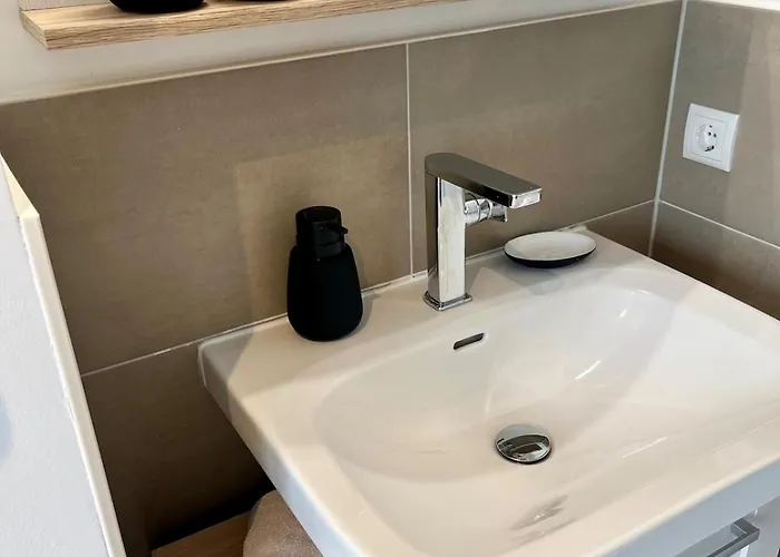 Apartman Bloom - Zentral, Modern, Grosszuegig Fuer 1-6 Pers Holzkirchen